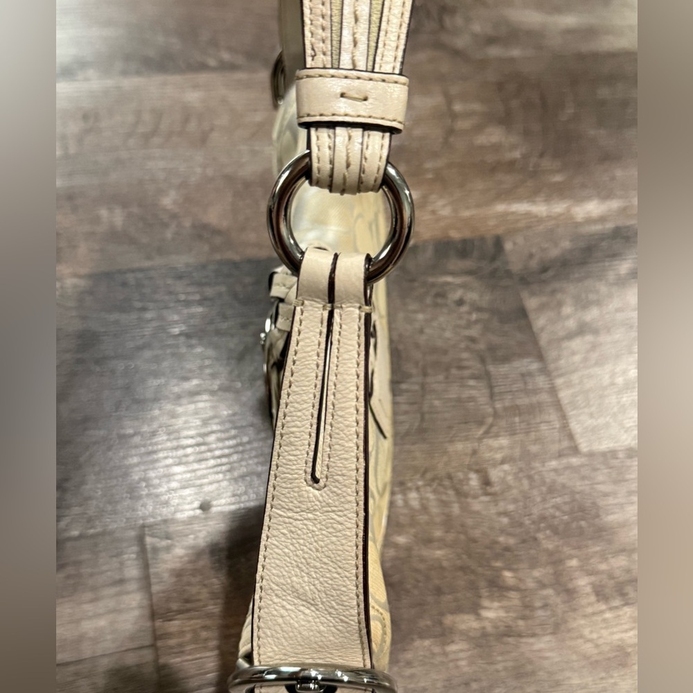 Coach Vintage Cream Shoulder Bag - Picture 6 of 12